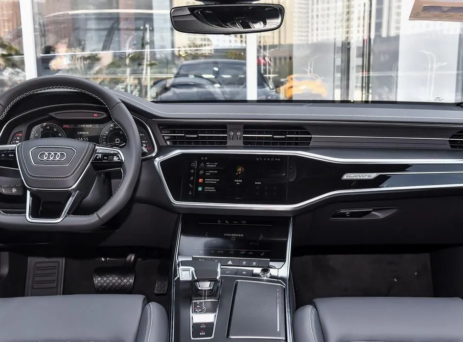 Audi A7L A7L 2024 45 TFSI quattro RS package racing version — View photo 4