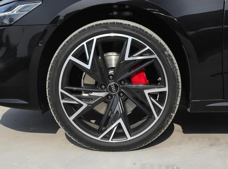 Audi A7L A7L 2024 45 TFSI quattro Black Warrior Edition — عرض الصورة 6