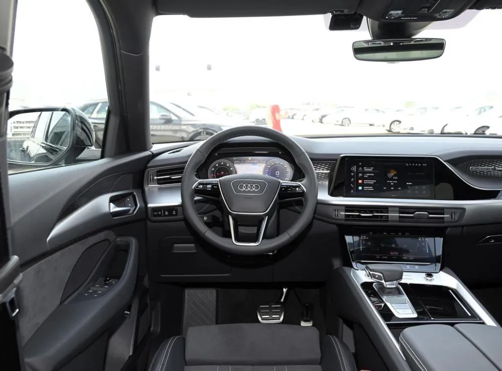 Audi Q6 Q6 2024 40 TFSI quattro Cloud Viewing Flying Rider Package 7 Seaters — View photo 3