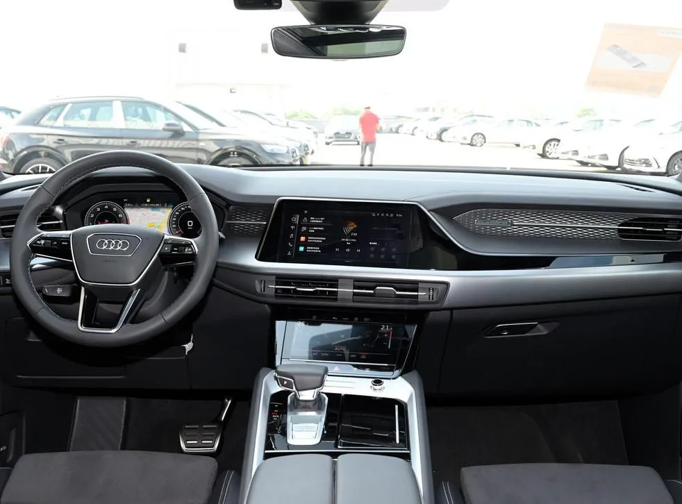 Audi Q6 Q6 2024 40 TFSI quattro Cloud Viewing Flying Rider Package 7 Seaters — View photo 4