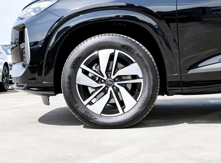 Audi Q6 Q6 2024 40 TFSI quattro Cloud Viewing Flying Rider Package 7 Seaters — View photo 6