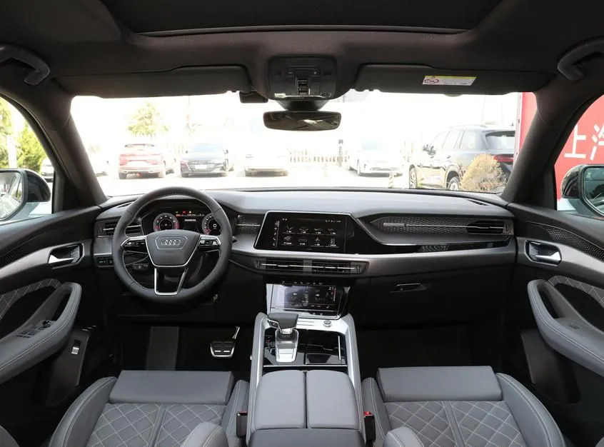 Audi Q6 Q6 2024 45 TFSI quattro RS package racing version 7 seats — Ver foto 2