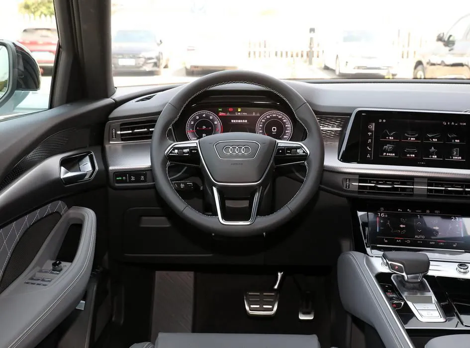 Audi Q6 Q6 2024 45 TFSI quattro RS package racing version 7 seats — Ver foto 3
