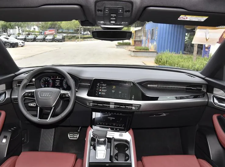 Audi Q6 Q6 2024 45 TFSI quattro Black Warrior Edition 6 Seaters — Ver foto 2