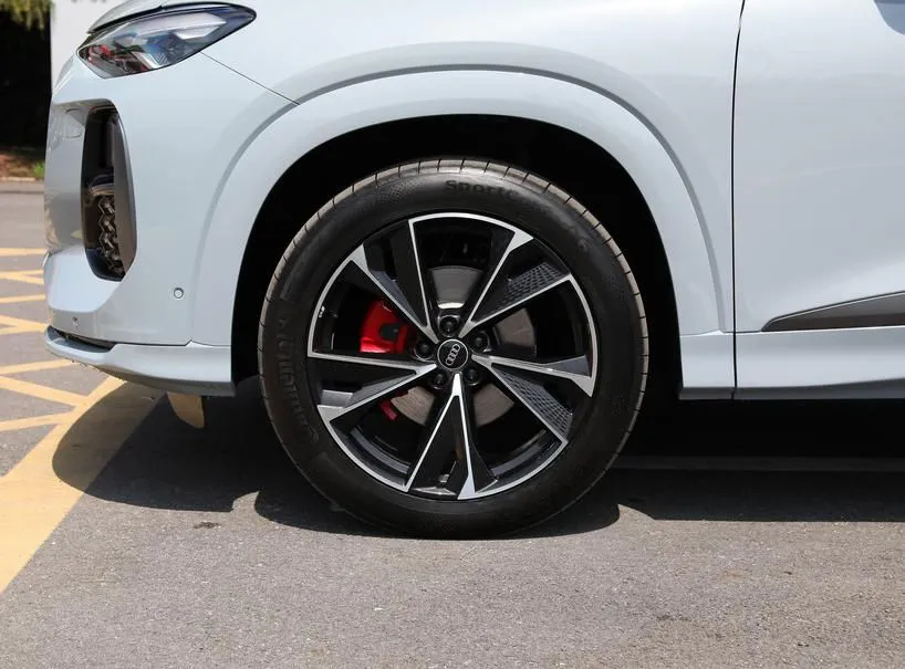 Audi Q6 Q6 2024 45 TFSI quattro RS package racing version 7 seats — Ver foto 6