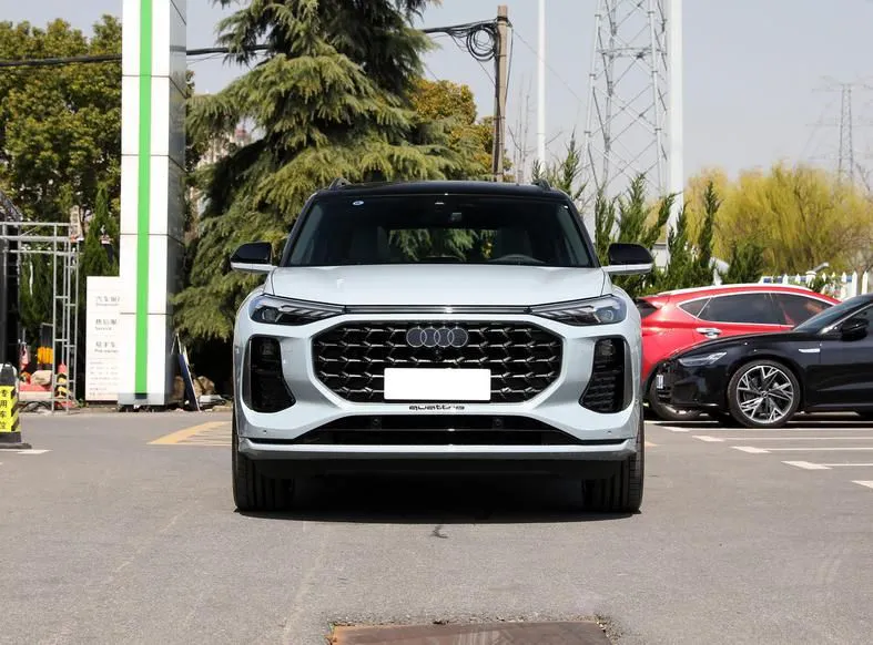 Audi Q6 Q6 2024 45 TFSI quattro RS package racing version 7 seats — Ver foto 5