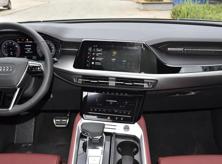 Audi Q6 Q6 2024 45 TFSI quattro Black Warrior Edition 6 Seaters — Ver foto 4