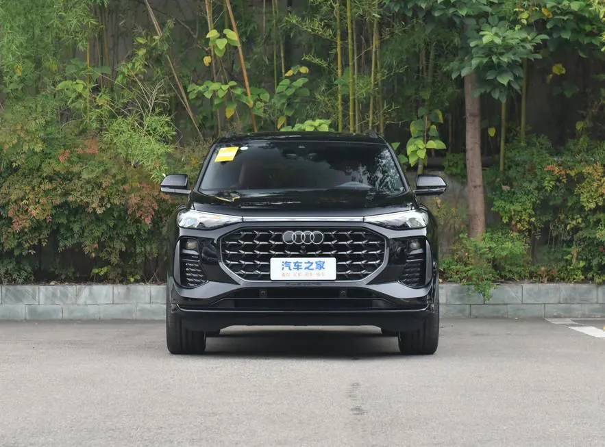 Audi Q6 Q6 2024 45 TFSI quattro Black Warrior Edition 7 Seaters — View photo 5