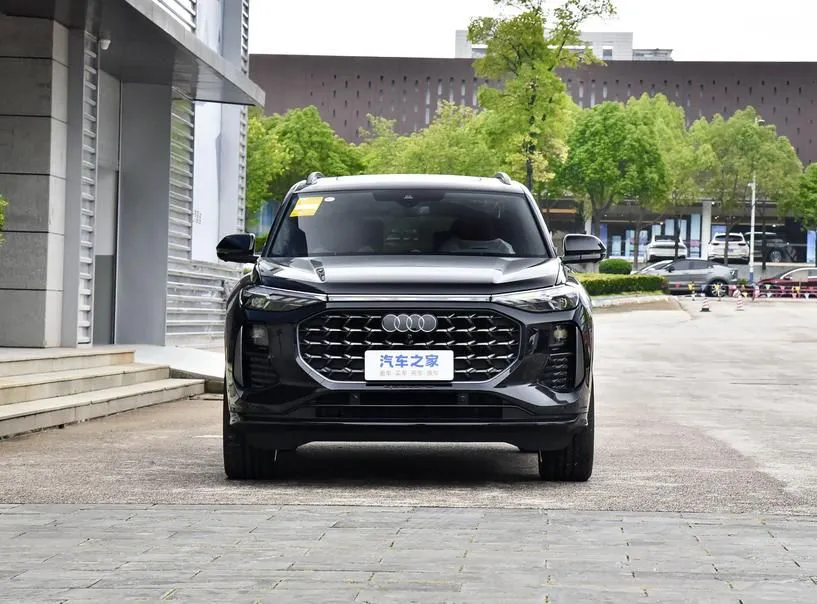 Audi Q6 Q6 2024 45 TFSI quattro Black Warrior Edition 6 Seaters — Ver foto 5