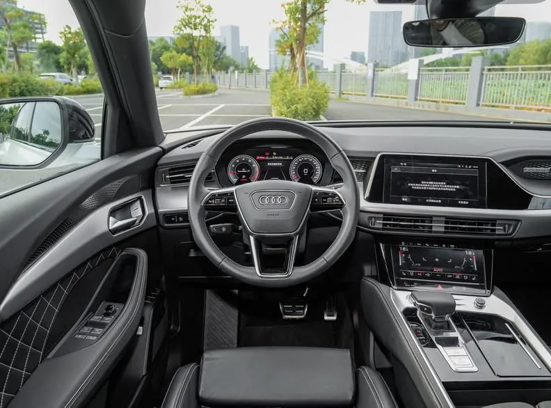 Audi Q6 Q6 2024 45 TFSI quattro Qiyun Flying Rider Package 6 Seaters — View photo 3