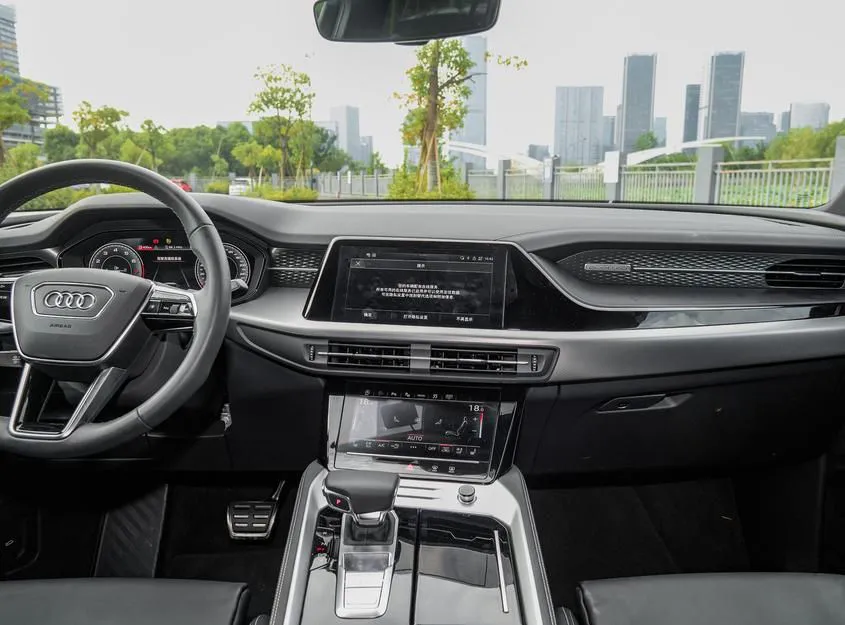 Audi Q6 Q6 2024 45 TFSI quattro Qiyun Flying Rider Package 6 Seaters — View photo 4