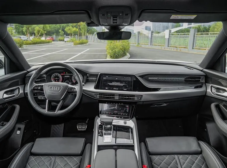 Audi Q6 Q6 2024 45 TFSI quattro Qiyun Flying Rider Package 6 Seaters — View photo 2