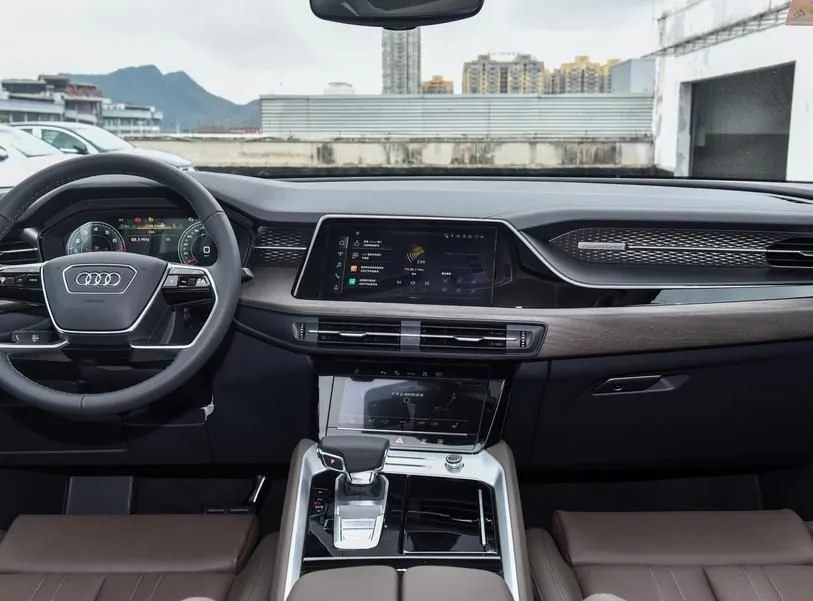 Audi Q6 Q6 2024 45 TFSI quattro Qiyun Yulin Package 7 Seaters — Voir la photo 4