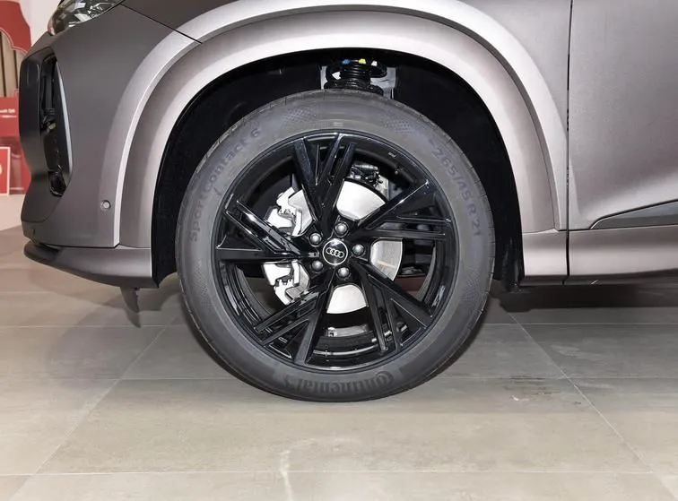 Audi Q6 Q6 2024 45 TFSI quattro Cloud Chaser Edition Flying Rider Package 7 Seaters — Voir la photo 6