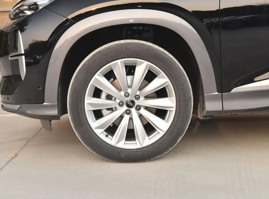 Audi Q6 Q6 2024 50 TFSI quattro Cloud Style Yulin Package 6 Seaters — Voir la photo 6