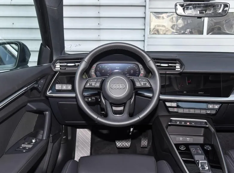 Audi A3 A3 2024 A3L Limousine 35 TFSI Stylish and Elegant — Ver foto 3