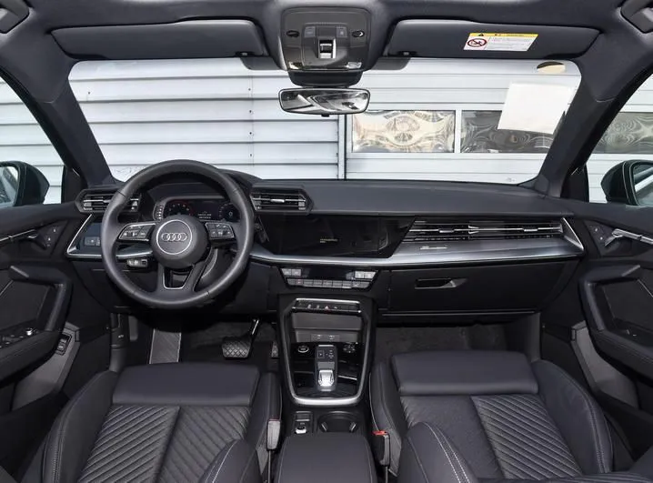 Audi A3 A3 2024 A3L Limousine 35 TFSI Stylish and Elegant — Ver foto 2