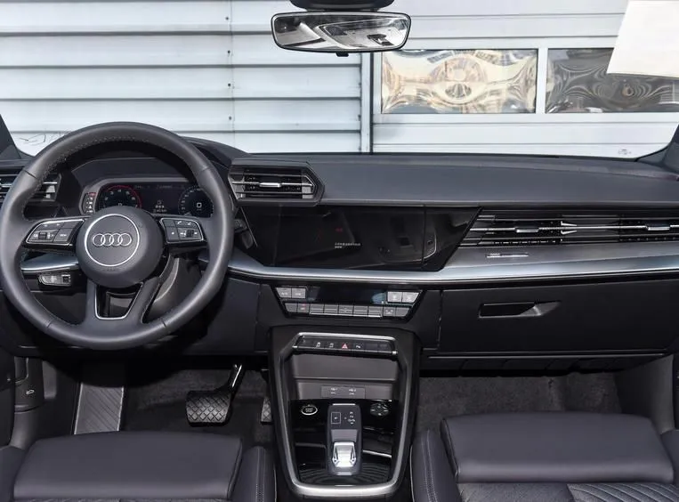 Audi A3 A3 2024 A3L Limousine 35 TFSI Stylish and Elegant — Ver foto 4