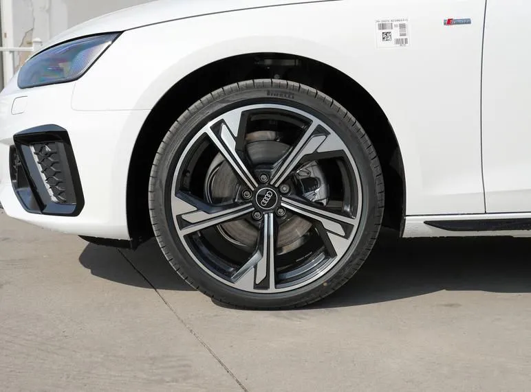 Audi A4L A4L 2024 40 TFSI Luxury Dynamic Edition Starry Night Edition — Voir la photo 6
