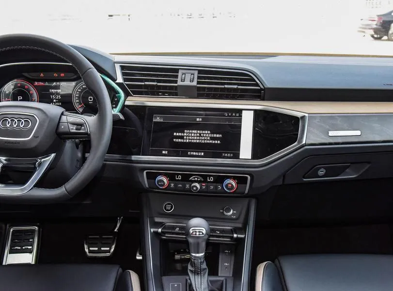 Audi Q3 Q3 2024 35 TFSI Stylish and Elegant — Voir la photo 4