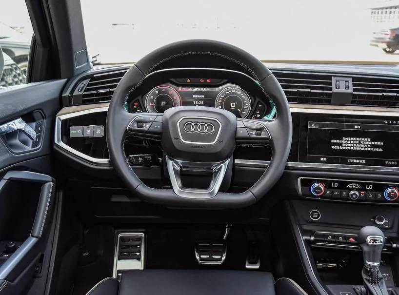 Audi Q3 Q3 2024 35 TFSI Stylish and Elegant — Voir la photo 3