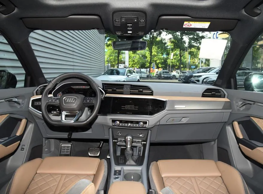 Audi Q3 Q3 2024 45 TFSI quattro Stylish and Dynamic — View photo 2