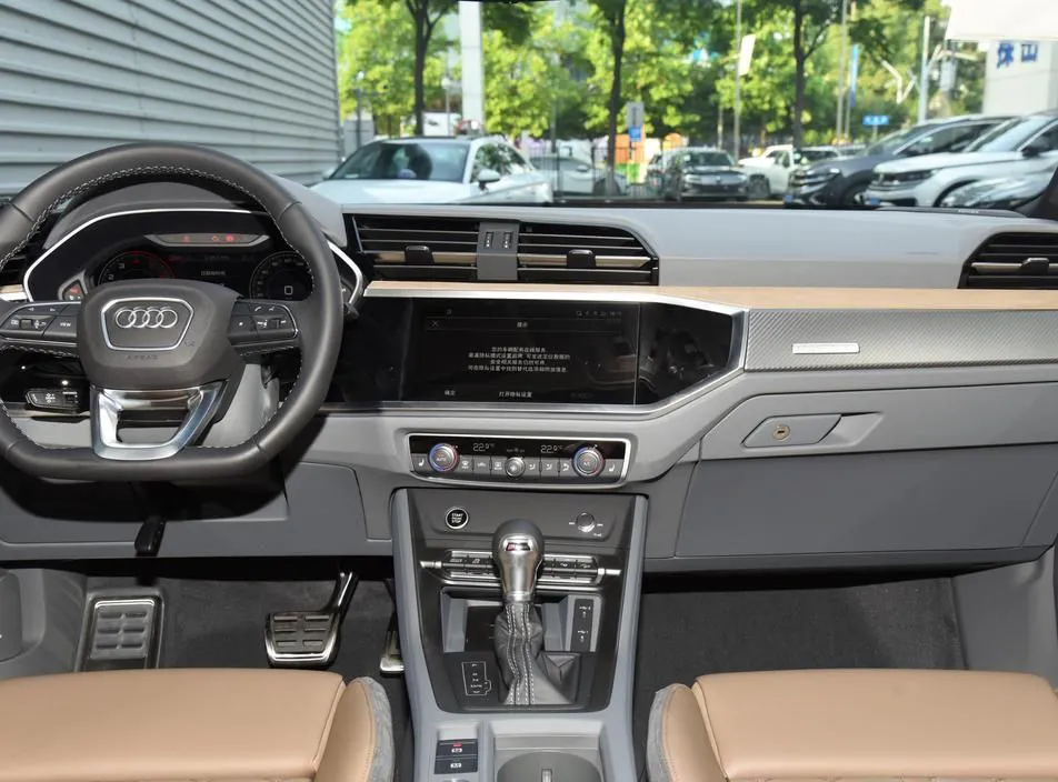 Audi Q3 Q3 2024 45 TFSI quattro Stylish and Dynamic — View photo 4
