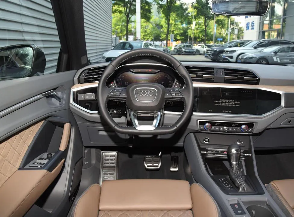 Audi Q3 Q3 2024 45 TFSI quattro Stylish and Dynamic — View photo 3