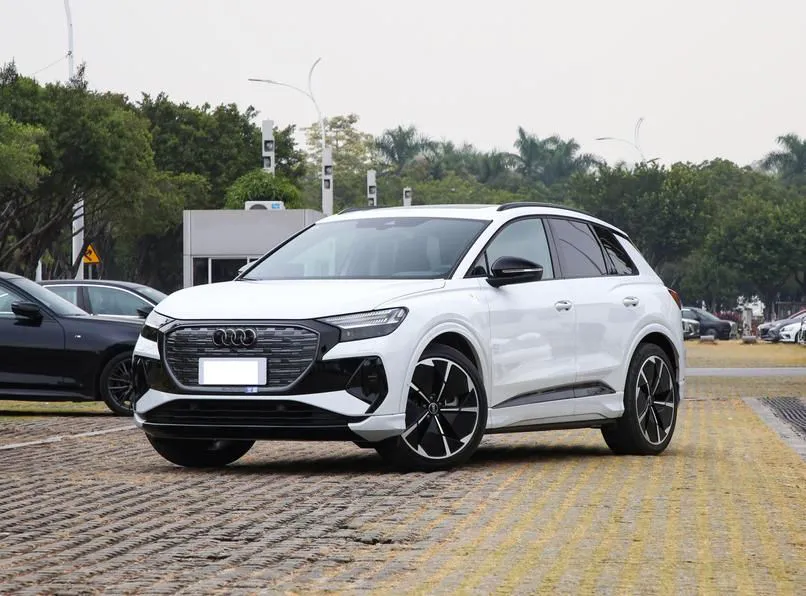 Audi Audi Q4 e-tron — White / Gray / Blue