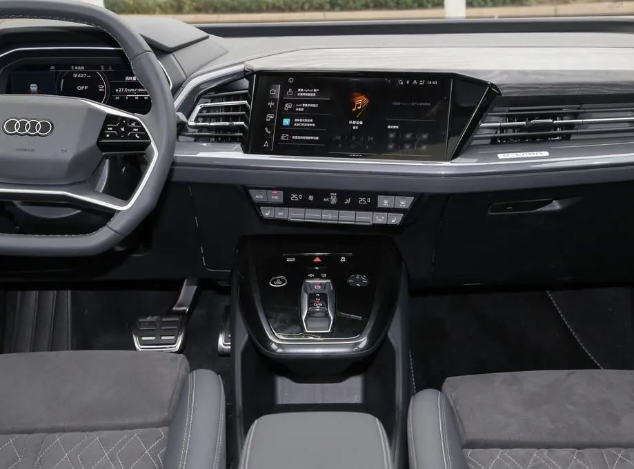 Audi Q4 e-tron Q4 e-tron 2024 50 e-tron quattro Creative Night Edition — View photo 4