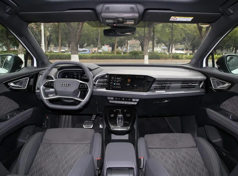 Audi Q4 e-tron Q4 e-tron 2024 50 e-tron quattro Creative Night Edition — View photo 2