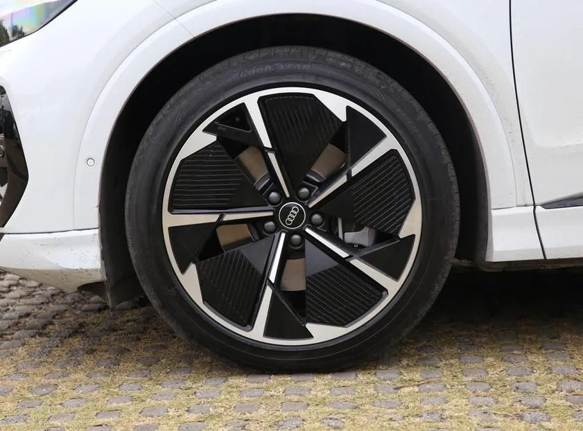 Audi Q4 e-tron Q4 e-tron 2024 50 e-tron quattro Creative Night Edition — View photo 6