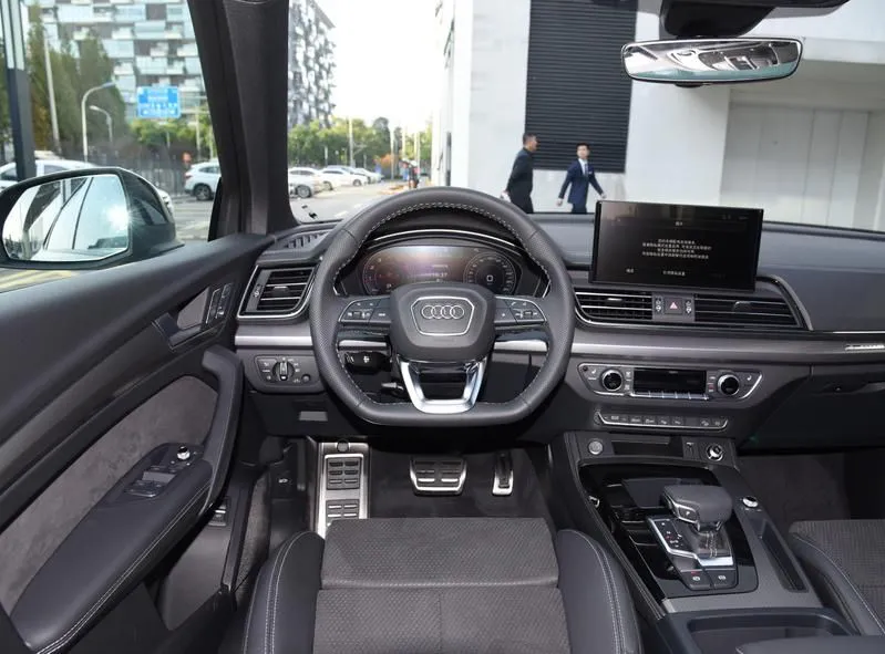 Audi Q5L Sportback Q5L Sportback 2024 40 TFSI Luxury Edition — Смотреть фото 3