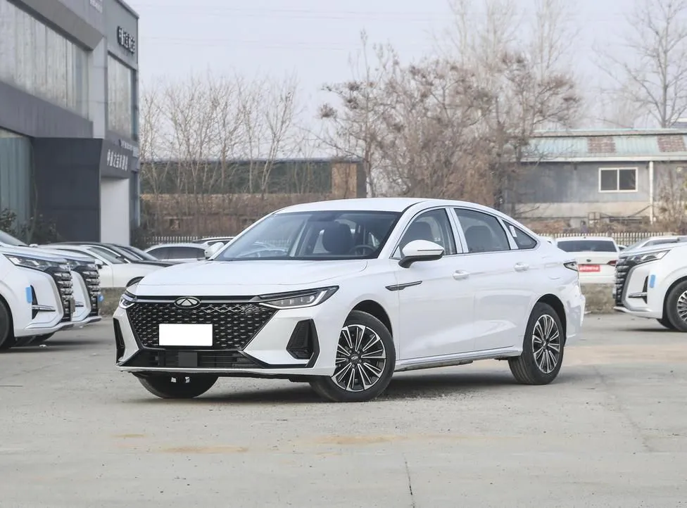 Chery Chery Fulwin A8 — أبيض / أسود / رمادي
