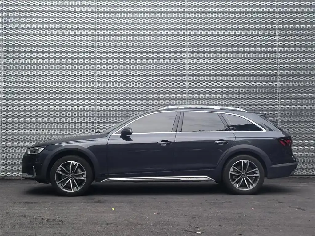 Audi A4 (imported) A4 (imported) 2022 allroad quattro Snow Sports Edition — Voir la photo 5