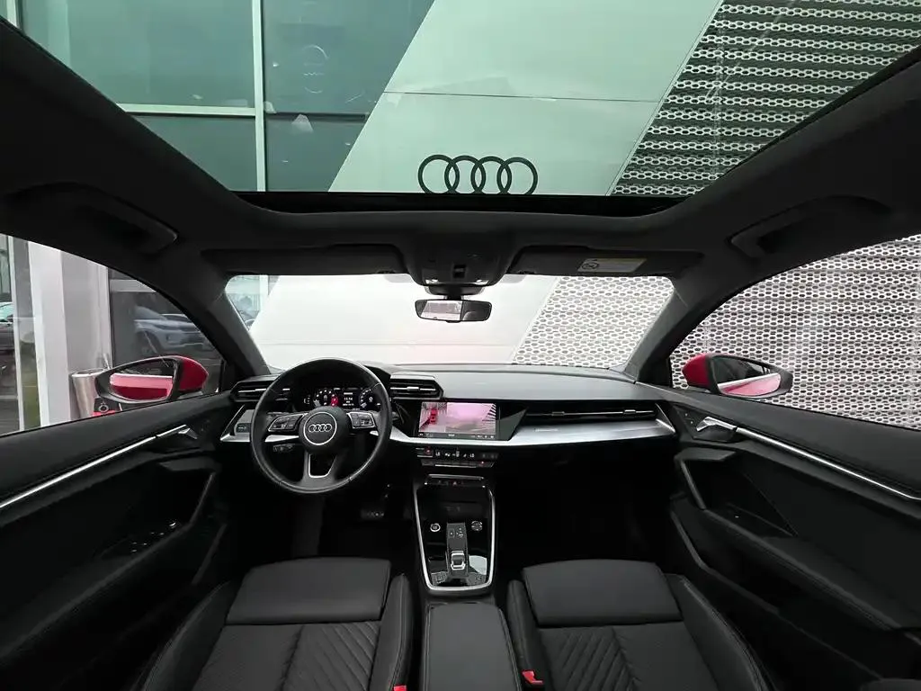 Audi A3 A3 2023 Sportback 35 TFSI Stylish and Elegant — عرض الصورة 2