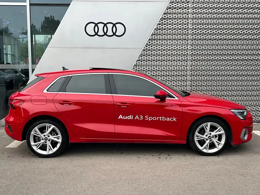 Audi A3 A3 2023 Sportback 35 TFSI Stylish and Elegant — عرض الصورة 6