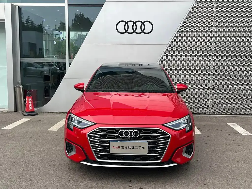 Audi A3 A3 2023 Sportback 35 TFSI Stylish and Elegant — عرض الصورة 4