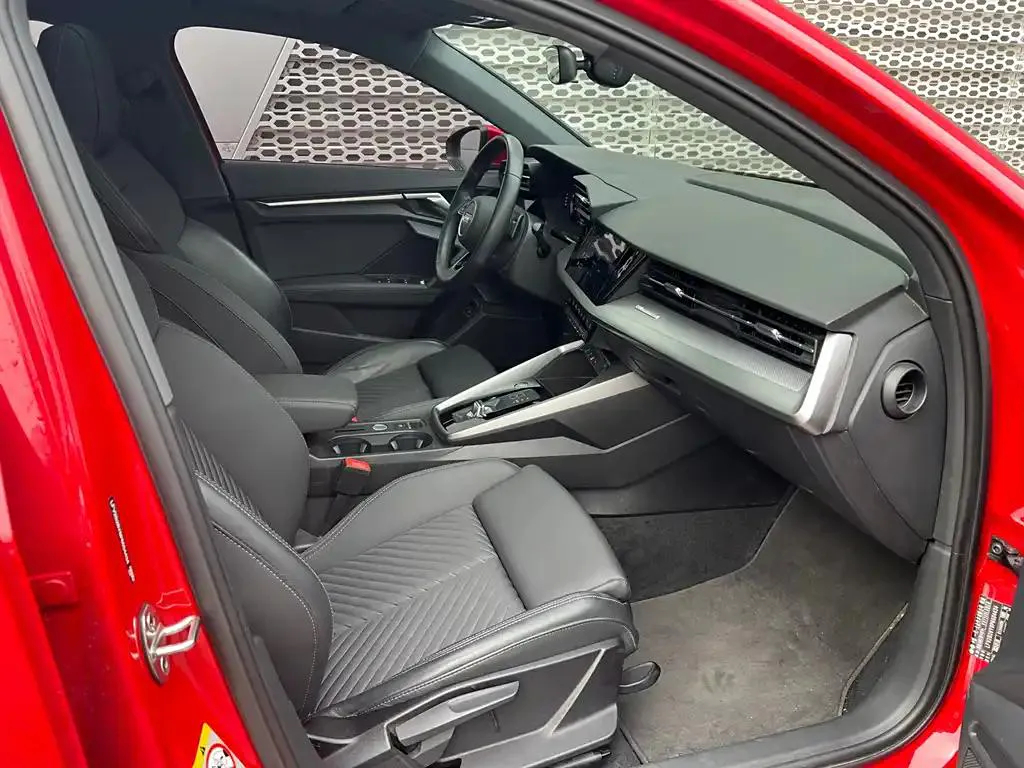 Audi A3 A3 2023 Sportback 35 TFSI Stylish and Elegant — عرض الصورة 5