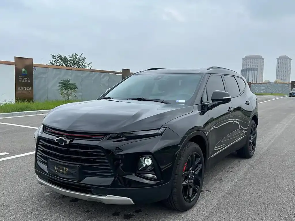 Chevrolet Chevrolet Blazer — أسود