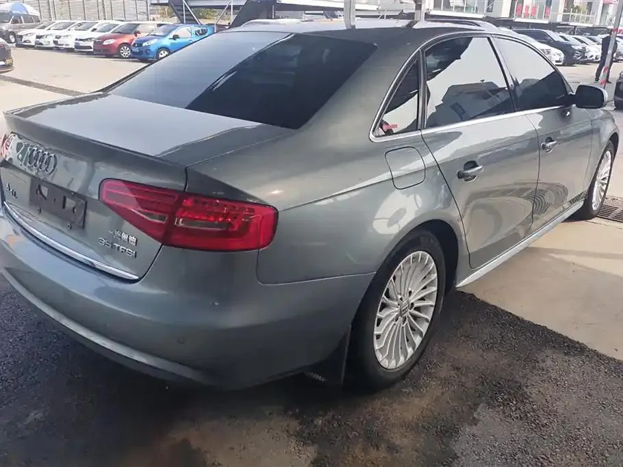 Audi A4L A4L 2015 35 TFSI Millionth Anniversary Comfort Edition — Ver foto 2