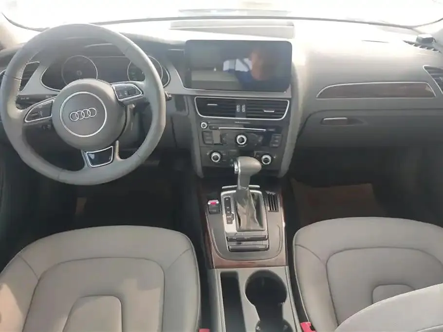 Audi A4L A4L 2015 35 TFSI Millionth Anniversary Comfort Edition — Ver foto 3