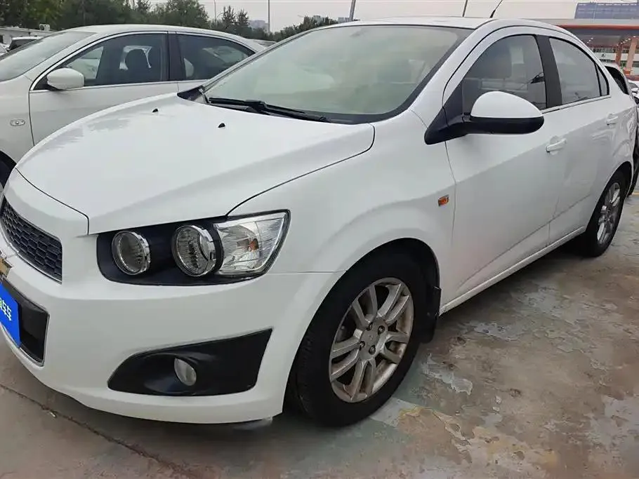 Chevrolet Chevrolet Aveo — White