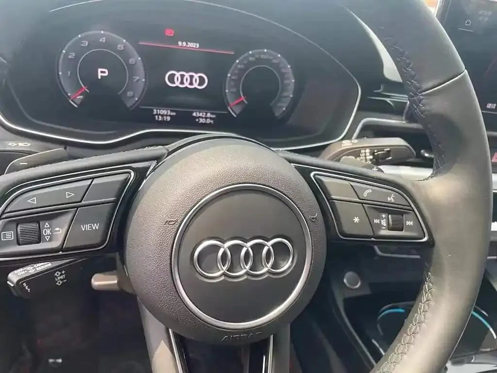 Audi A5 (imported) A5 (imported) 2021 Sportback 40 TFSI quattro Luxury Elegance — عرض الصورة 2