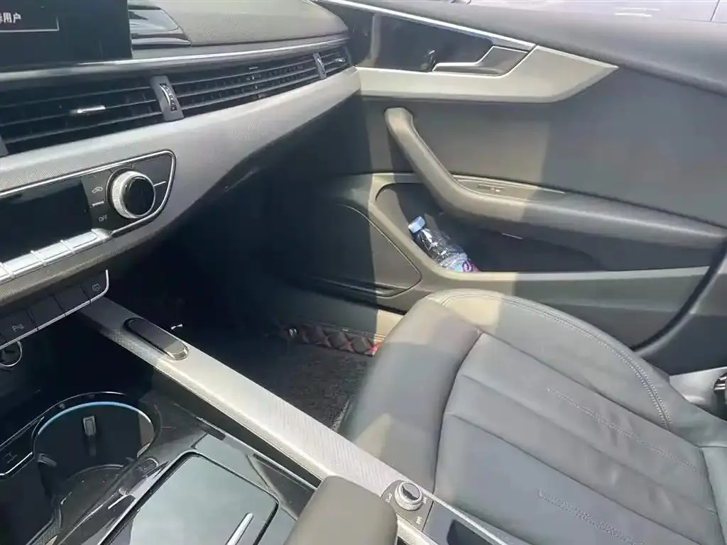 Audi A5 (imported) A5 (imported) 2021 Sportback 40 TFSI quattro Luxury Elegance — عرض الصورة 6