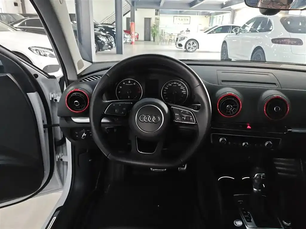 Audi A3 A3 2020 Sportback 35 TFSI Sports National V — Voir la photo 3