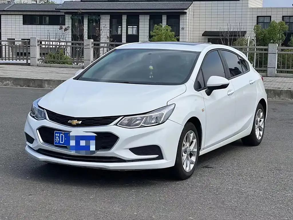Chevrolet Cruze Cruze 2018 Hatchback 320 Automatic Pioneer Sunroof Edition — photo 1