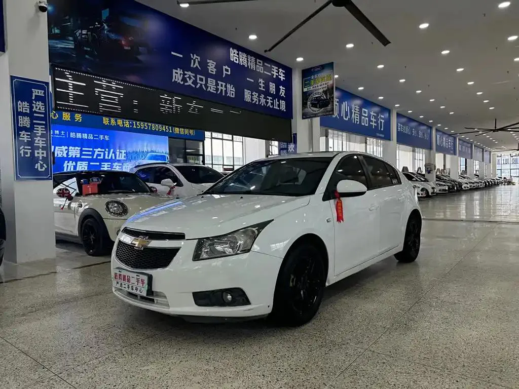 Chevrolet Cruze Cruze 2015 Hatchback 1.6L Automatic Comfort Edition — photo 1