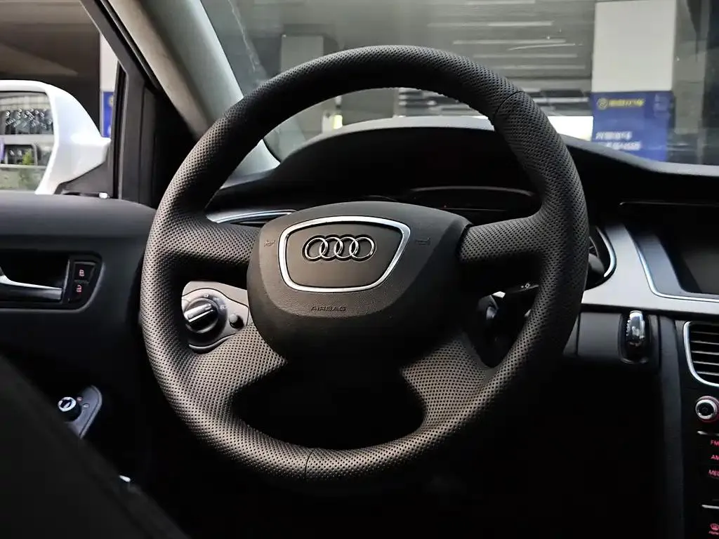 Audi A4L A4L 2013 30 TFSI Manual Comfort — عرض الصورة 3