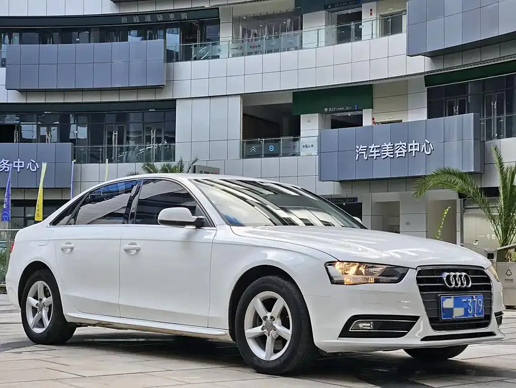 Audi A4L A4L 2013 30 TFSI Manual Comfort — عرض الصورة 4